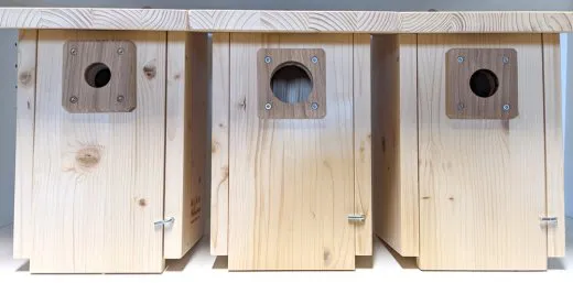 Nistkasten, verschiedene Lochgrößen, mit Aufhackschutz