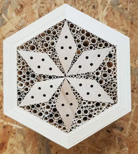 Wildbienenhaus Wabe groß